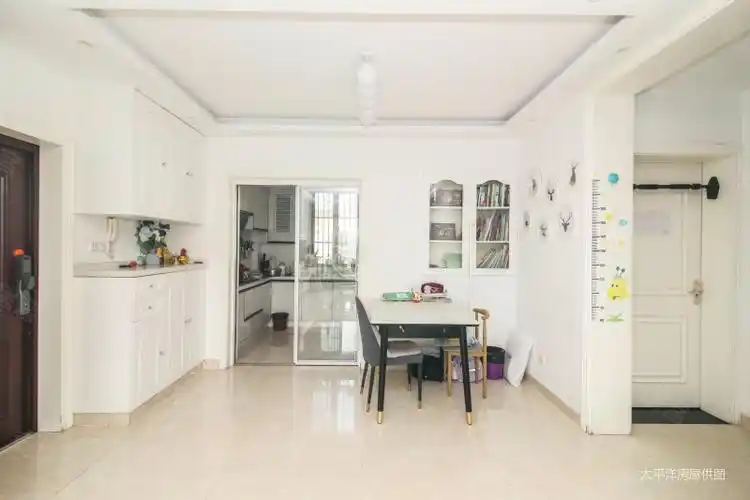 户型南北通楼梯房 带阁楼 南门口出入方便 满五税低,新凯家园(一期)