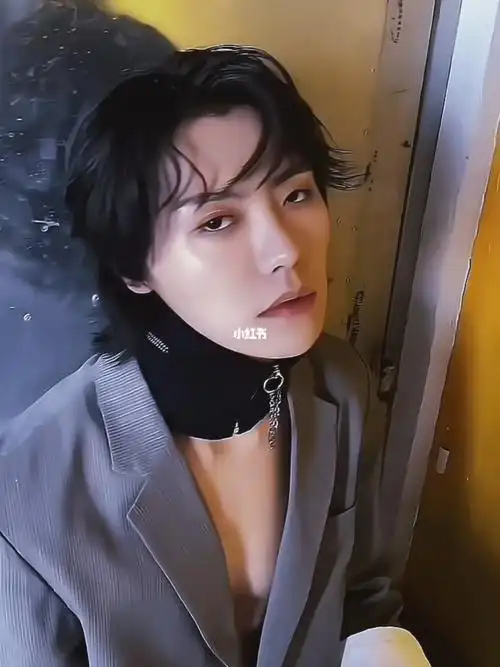 肖宇梁真空西装