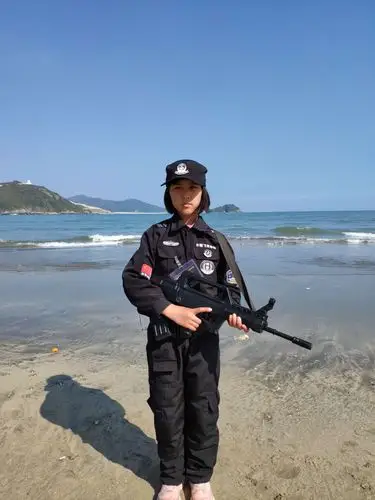 罗嘉琪(认真训练的一个小女孩,把表现出来的都露到脸上去,不会藏着掖