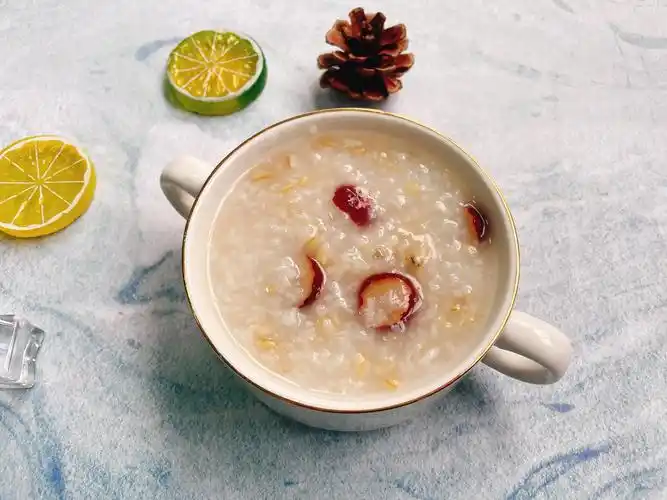 周三 早餐:高汤扁肉 午餐:炒猪肝,五香卤蛋,炒时蔬 午点:枸杞小米粥