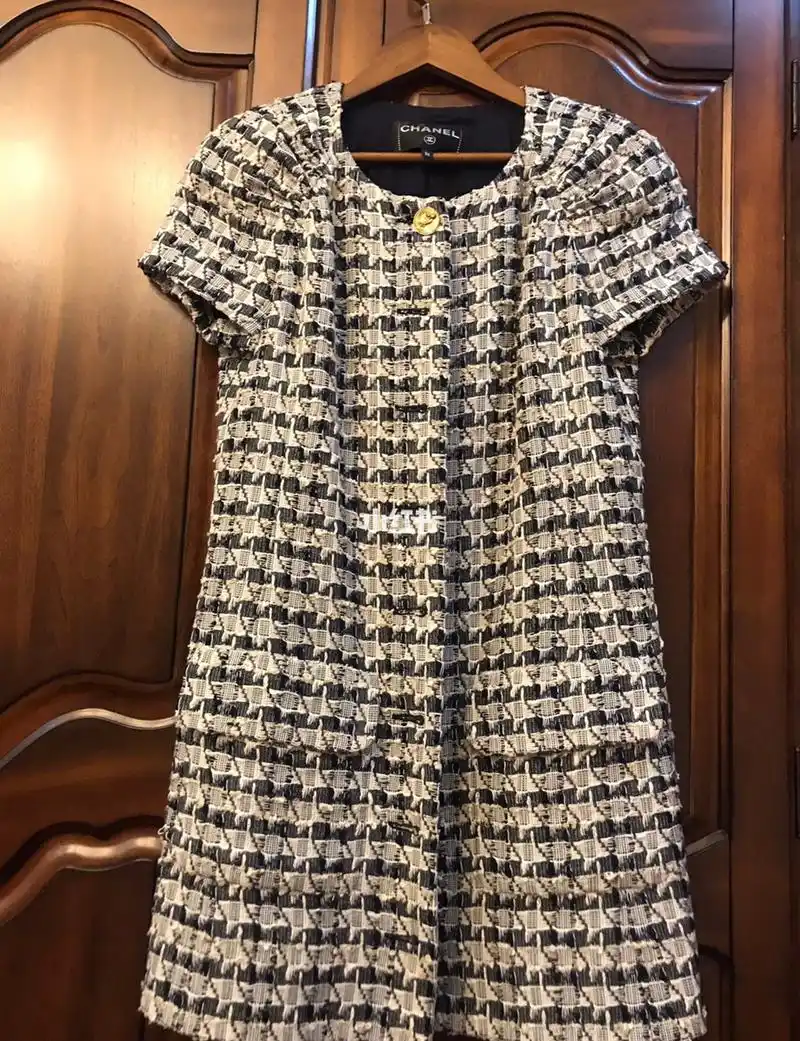 虽然很久的款啦 但看一个博主穿觉得很美_连衣裙_裙子_香奈儿怎么样