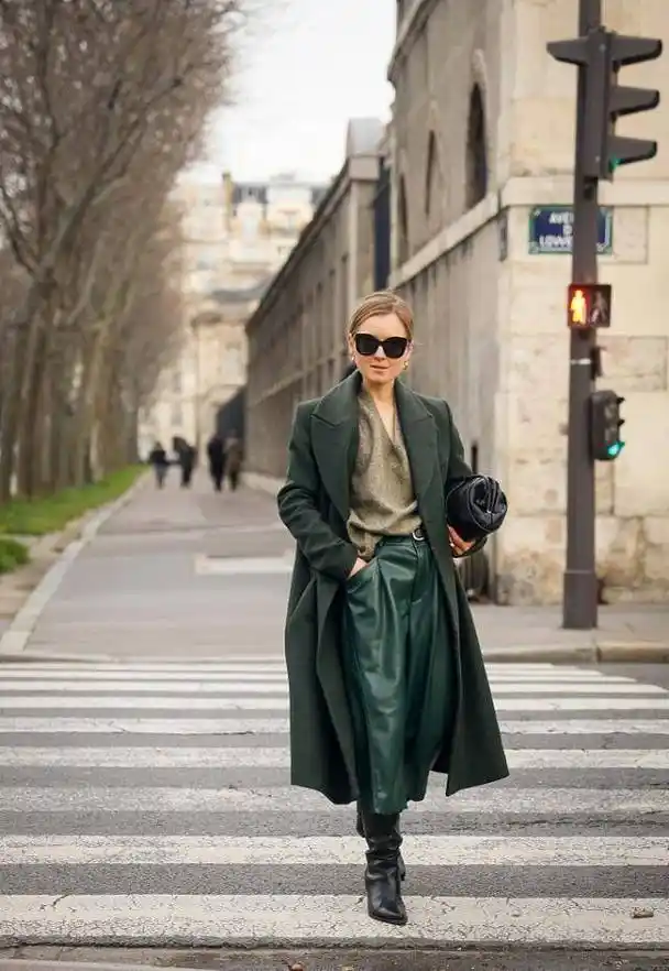 2021年超流行的颜色之一,深绿色单品不能错过,显白还显气质_女性_色彩