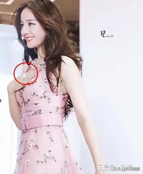 懂瓜呱爆出娱乐圈八字艺人女演员国外生子,很快矛头便对准了迪丽热巴