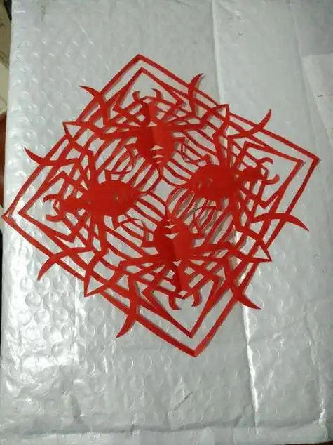 剪纸之鸡吃蜘蛛寓意