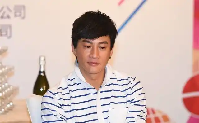 出道23年,不仅仅是一名演员,还是一名歌手和模特,直到如今何润东还