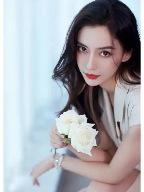 7岁小海绵太像黄晓明,baby背靠超大花束_杨颖_争议_人们