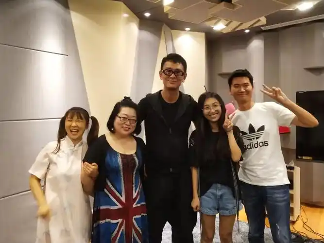 tvb配音演员张艺老师交流会妹纸多的坐不下啦