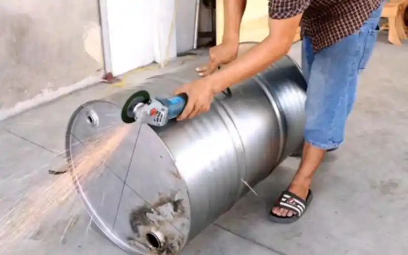 你见过用油桶改造的可移动多功能烧烤炉吗?真的是太厉害了