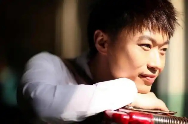 p> span class="ref" data-ctrid="2zguimvxjqe">徐誉滕,原名徐海