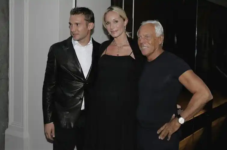 舍甫琴科的妻子克里斯汀·帕兹克在此时站了出来.