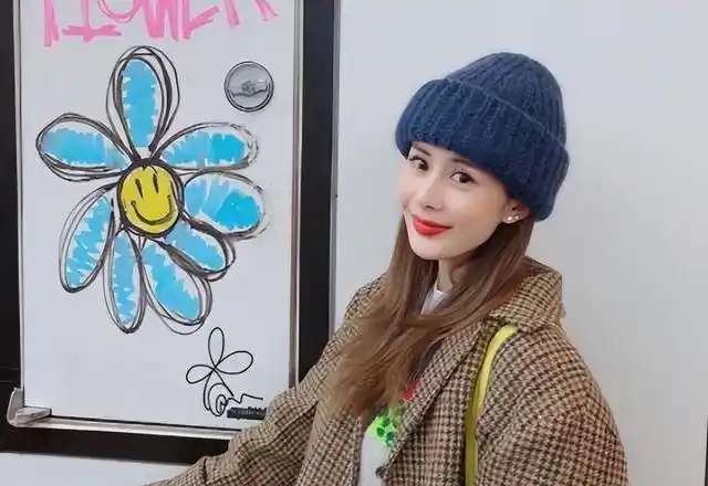 网红韦雪整容成杨幂密谋3年偷偷生子撬走秦奋9个亿