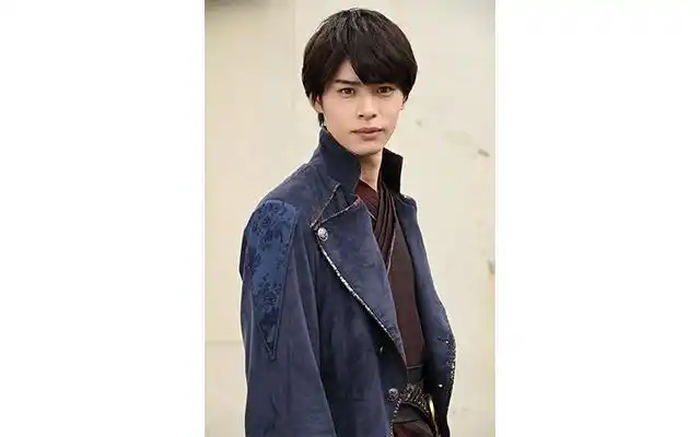 假面骑士saber:第5话中新登场的人物简介_手机搜狐网