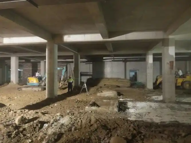 曲江大明宫遗址区】践行腾笼换鸟丨建设公司推进地下车库地面工程施工