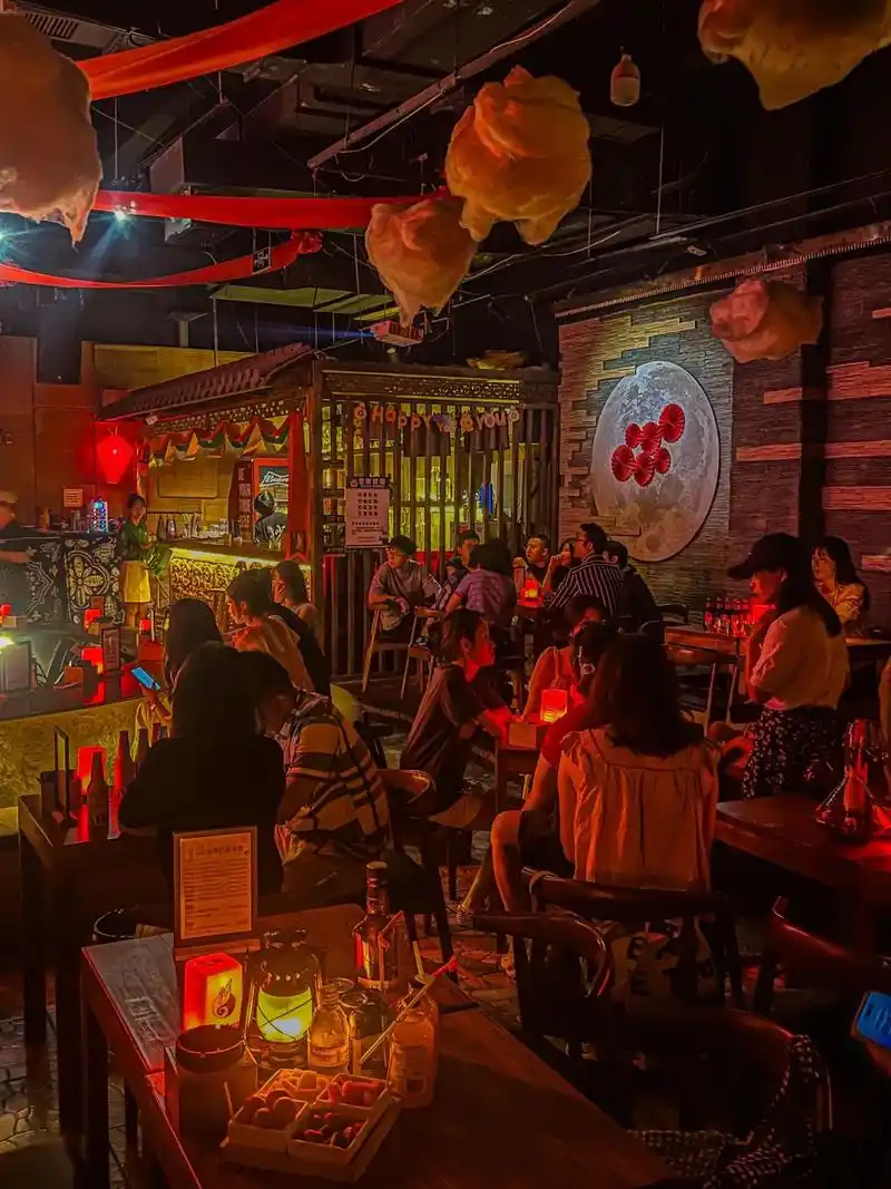 成都有氛围感的民谣酒吧!没事天天去.今天偶然间走进了这家隐 - 抖音