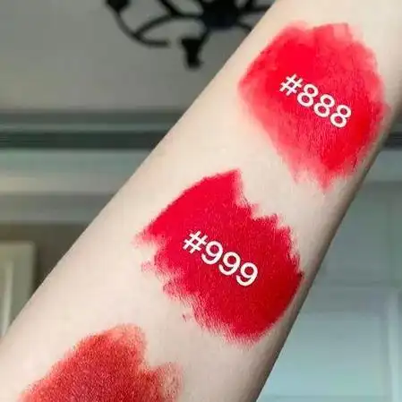 它薄涂是橘调,厚涂暖红色,优雅中带着女人味,显白优雅,直男也会说美.