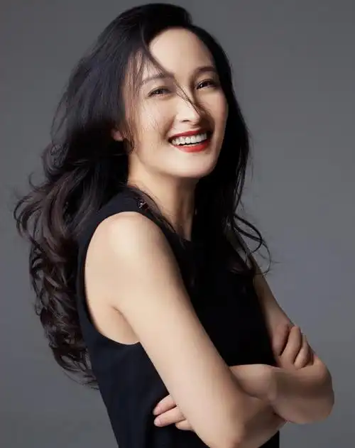 马睿个人资料:事业当红隐退照顾生病的妹妹,嫁画家生子如今幸福美满