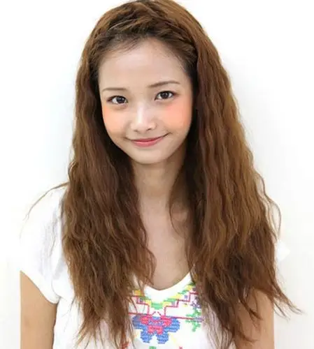 女生蓬松离子烫效果图好看不夸张