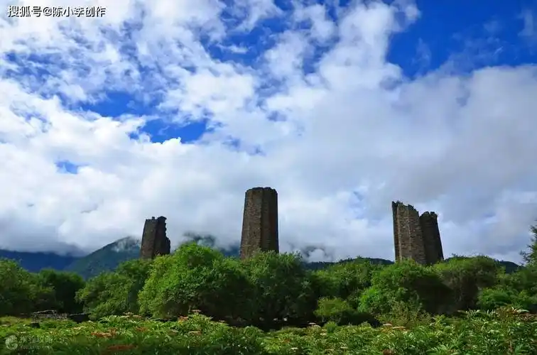 秀巴古堡也叫戎堡,即通常人们所说的烽火台,在工布江达县境内有多处