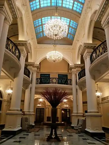 写美篇座落于外滩二号的华尔道夫酒店它的前身就是赫赫有名的上海总会