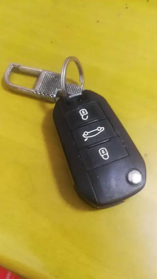 谁的雪铁龙车钥匙丢了?请到黄山派出所认领!
