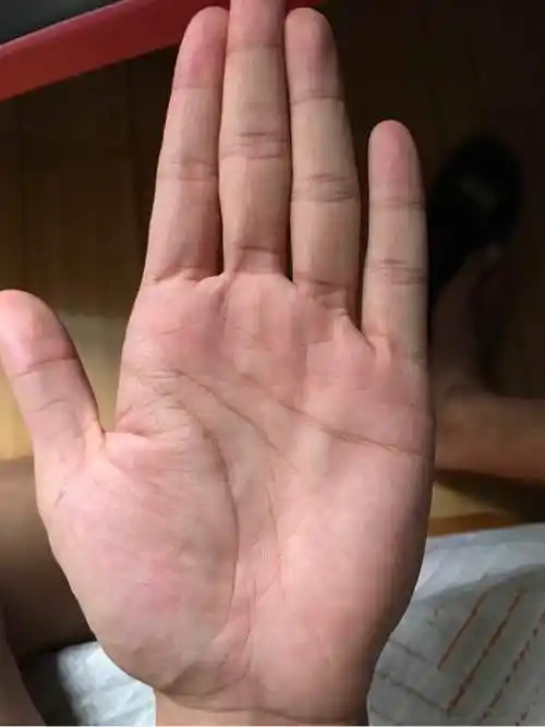 女子川字纹手掌怎么说,必定是有钱人的手相-相术-荣耀易学