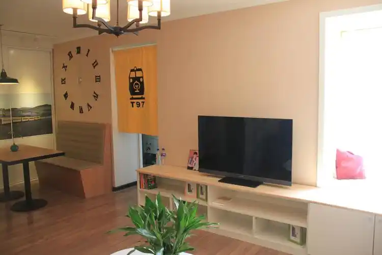 小户型简约装修电视背景墙图片