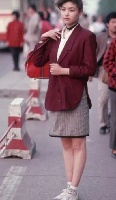老照片:80年代时尚女性的服饰搭配,原来如此时髦