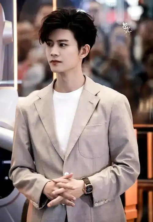 实力演员任嘉伦今日线下活动生图出炉啦国超很帅