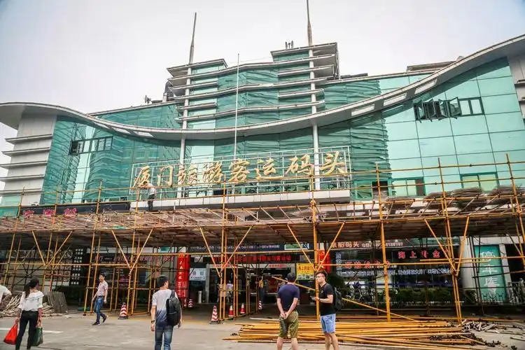 1,厦门旅游客运码头从厦门出发,乘坐了公交,轮渡,大巴以及摩的四种