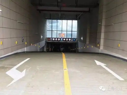 九峰路南北两侧出入口主要出入口:设置在九峰路路中间,并在乐都路