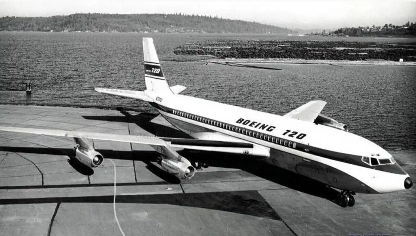 波音720,是波音707120的改型,缩短2.