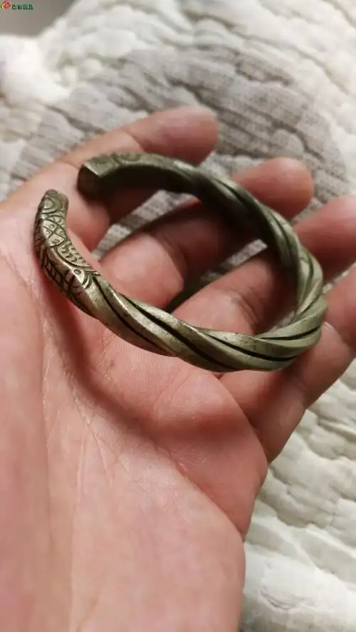03清代龙头绞丝银手镯工艺精湛