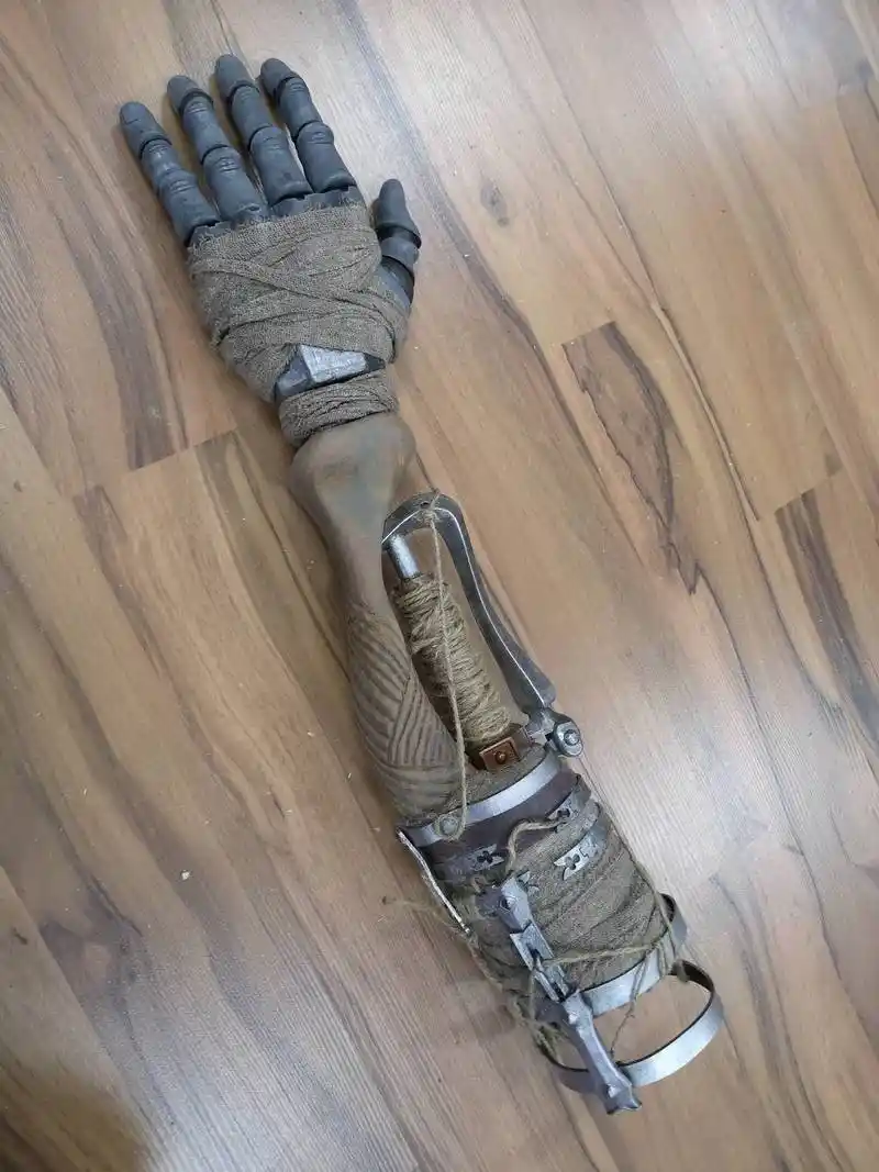 细节惊人到发指这款只狼义肢每个手指都能灵活运动