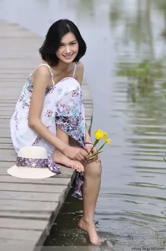 熟女自拍系列194(小媳妇野外好心情) - 全身作品/裸足大本营 - 大中华