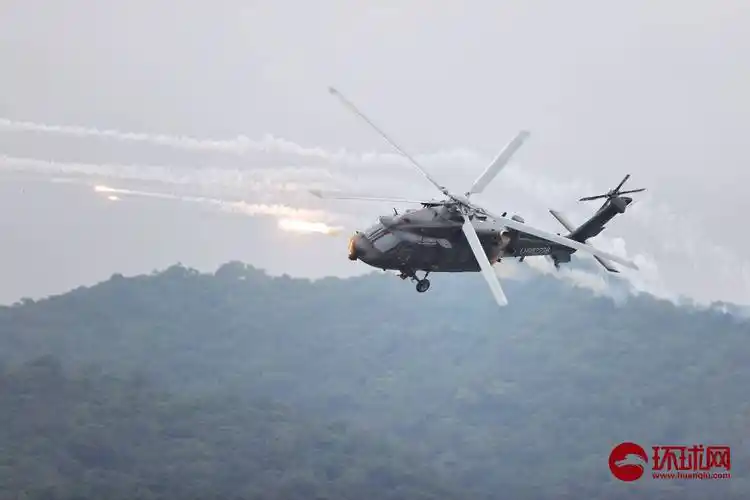 现场画面!中国陆军现役直升机首次参加珠海航展_崔萌_公众_广东