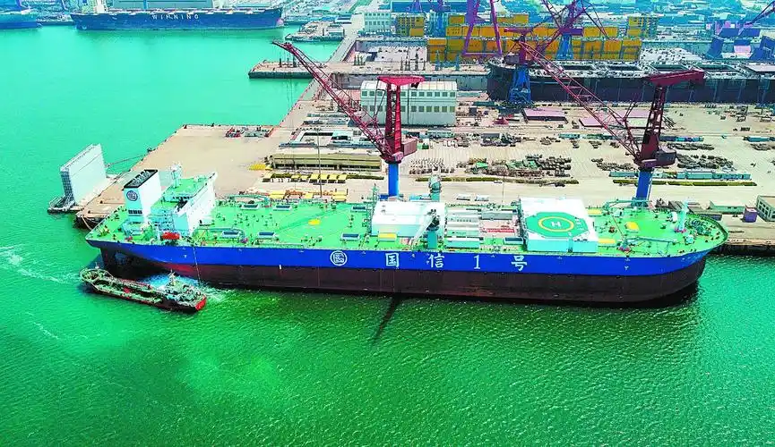 燃料油公司为全球首艘10万吨级养殖工船加油