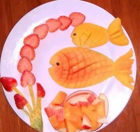 幼儿园用水果蔬菜怎么左小动物造型把各种颜色的水果或者蔬菜,按照想
