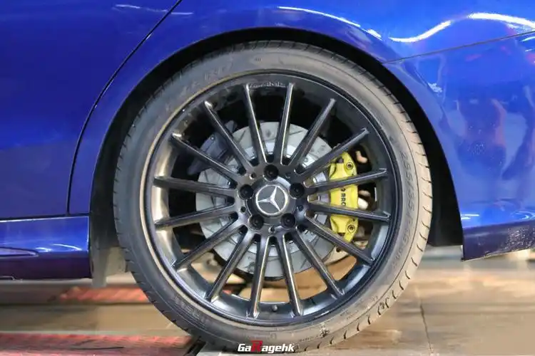 百万级跑车羡慕不已奔驰c200w205改装双卡钳刹车