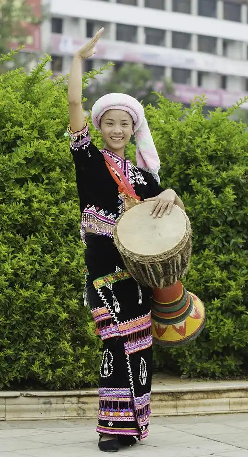 快乐的拉祜族女孩