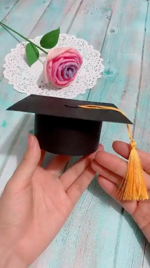 手工折纸:博士帽