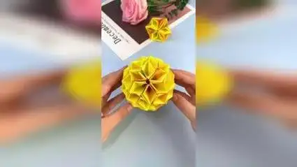 爱吃菠萝吗?用纸折一颗可可爱爱的菠萝摆件