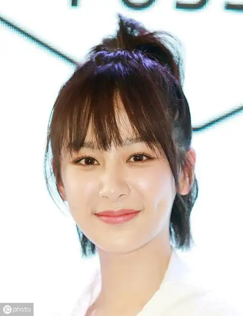 杨紫刘海,杨紫刘海发型叫什么?-图片大观-奇异网