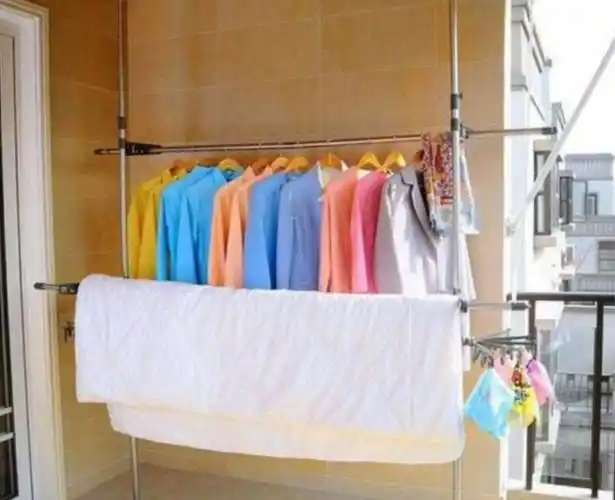 去杭州出差发现一户人家阳台晾晒衣服真有才拍下给大家学学