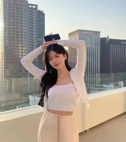 大胸女生夏天别这么穿显壮又没气质