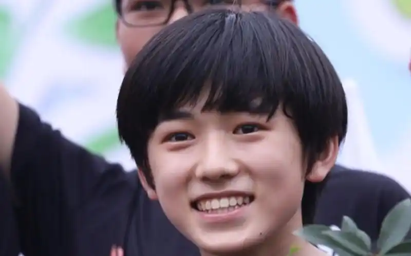 宋亚轩星海中学誓师大会台上合照