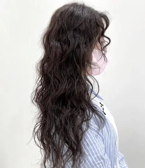 "长发烫满头",风情万种又上头._发型_中国_人类