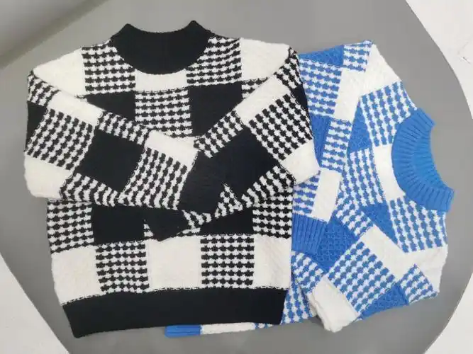 呦look①方块纹样装饰,微宽松的版型设计,手感舒适,黑白&蓝白双色可选
