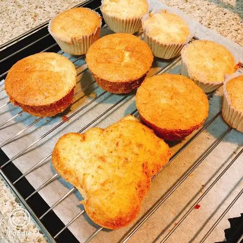 じòぴé24做的最好吃的肉松拔丝小蛋糕(秒杀各种小烘焙坊~)