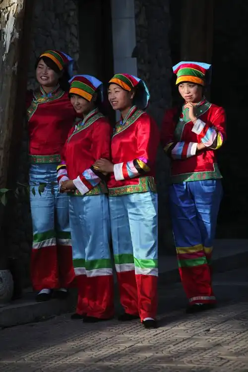 族自治县位于青海省东北部,距省会西宁40公里,是我国唯一的土族自治县