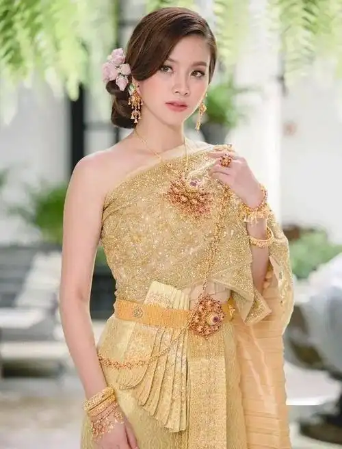 这么多泰国传统礼服你pick哪一款?_服饰